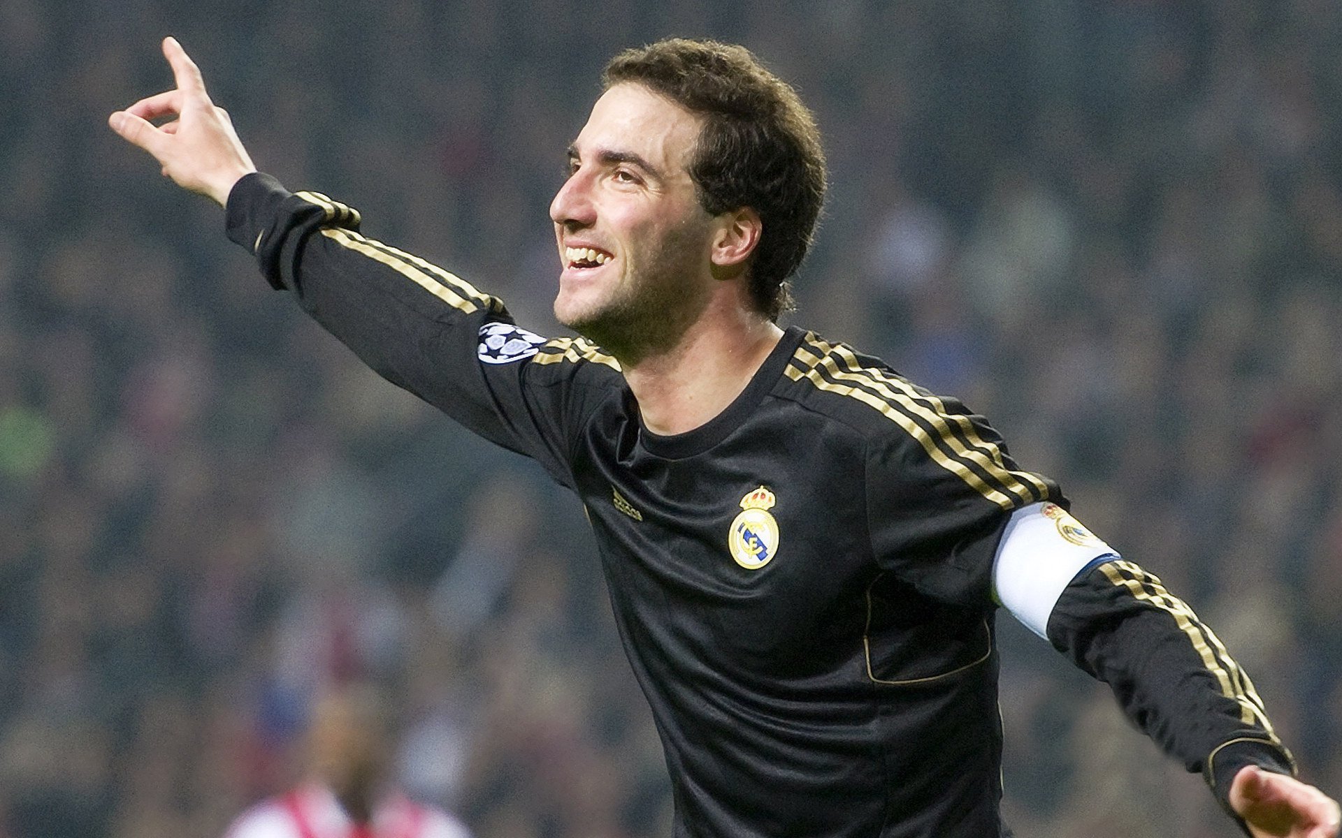 贝克汉姆正式封爵！维多利亚携全家庆贺，贝克汉姆和维多利亚怎么在一起的