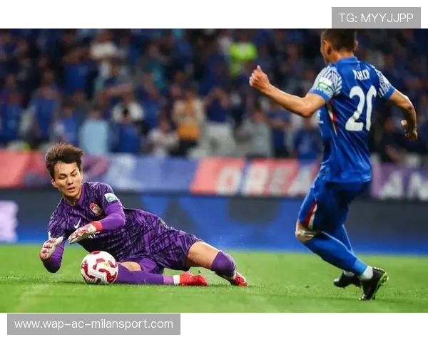 上海海港杨希插上助攻，倒三角回敲形成空门机会